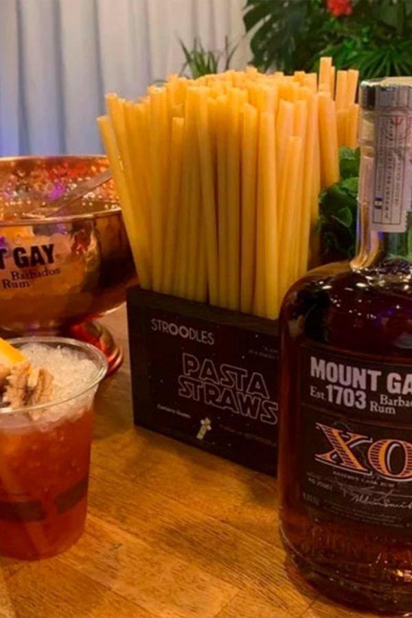 Di Italia Sekarang Minumnya Pake 'Stroodles'